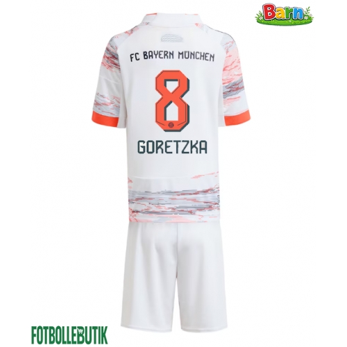 Bayern Munich Leon Goretzka #8 Bortaställ Barn 2025-26 Kortärmad (+ Korta byxor)